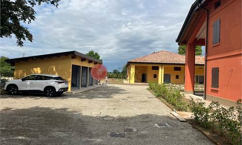 CLASSE A4 - NUOVA PORZIONE DI VILLA IN BORGO DI CAMPAGNA